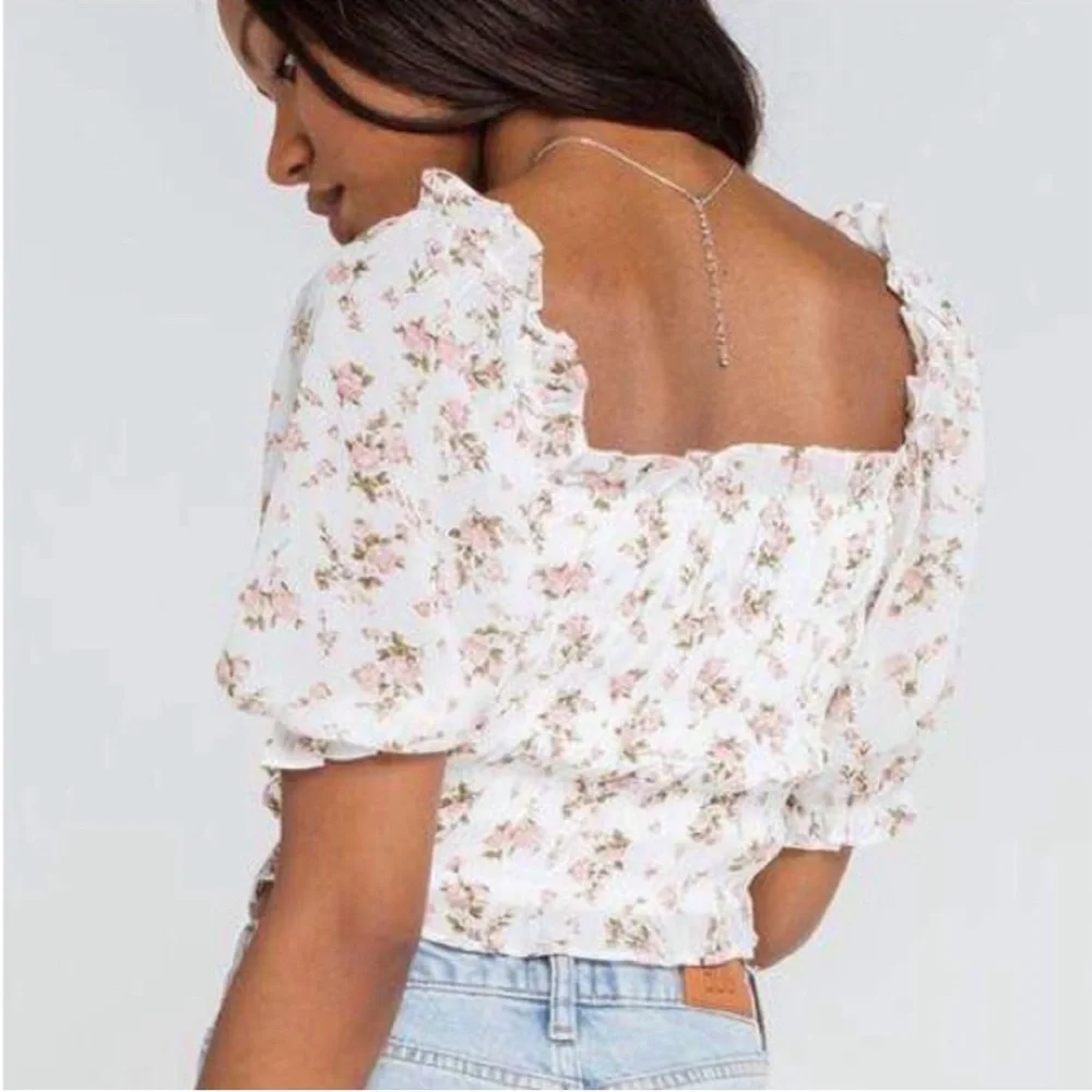 Chic Floral Ruffle Blouse - Picture 2 of 4